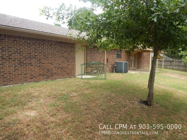 Building Photo - 808 Corey Dr