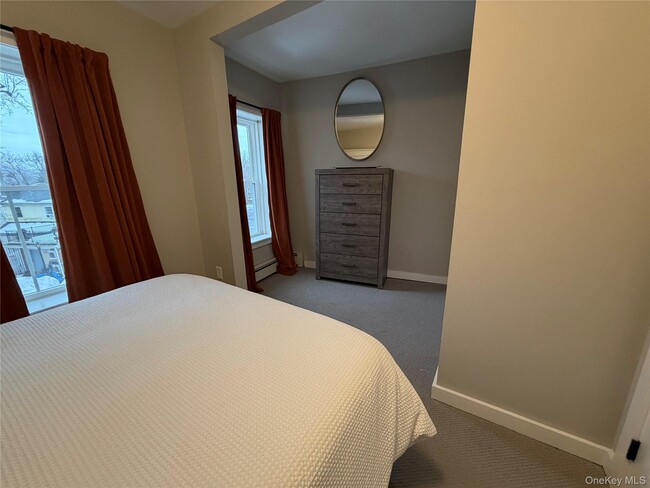 Building Photo - 1106 Main St