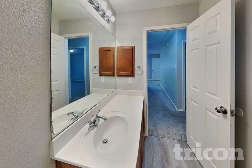 Building Photo - 10411 Trotters Bay
