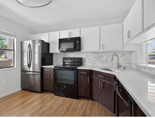 Building Photo - 1123 S Villa Way
