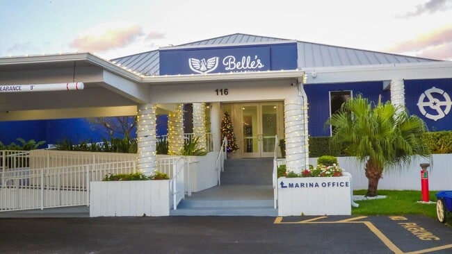 Building Photo - 115 Lakeshore Dr