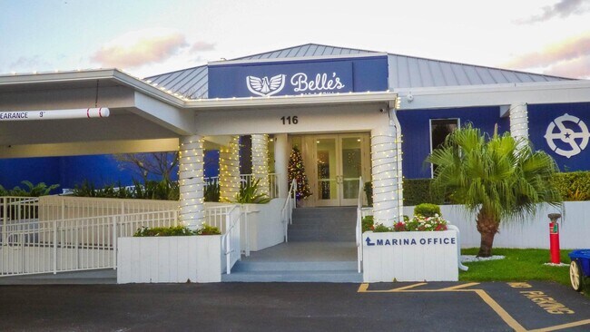 Building Photo - 123 Lakeshore Dr