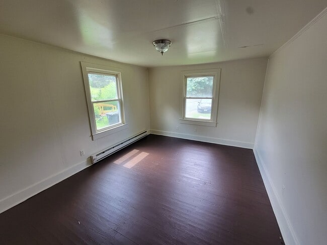 Building Photo - 3 Bedroom 1 Bathroom House