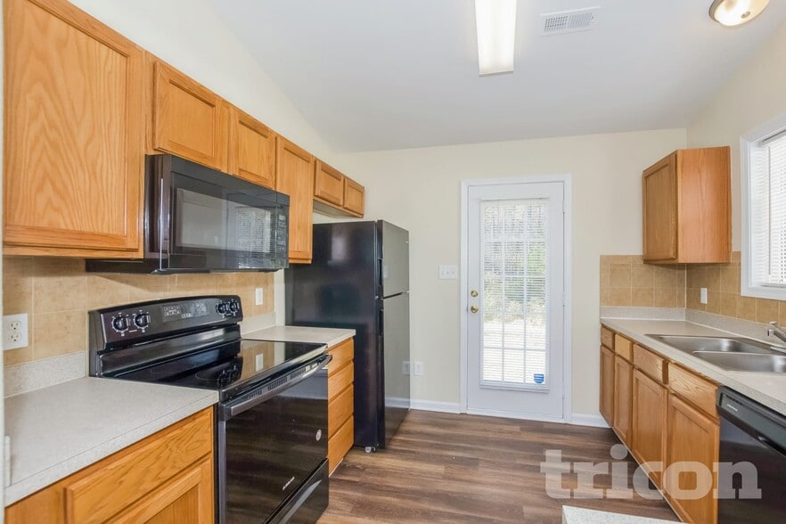 Building Photo - 10437 Hugue Way