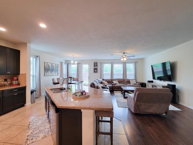 Building Photo - 5046 Longlane Dr