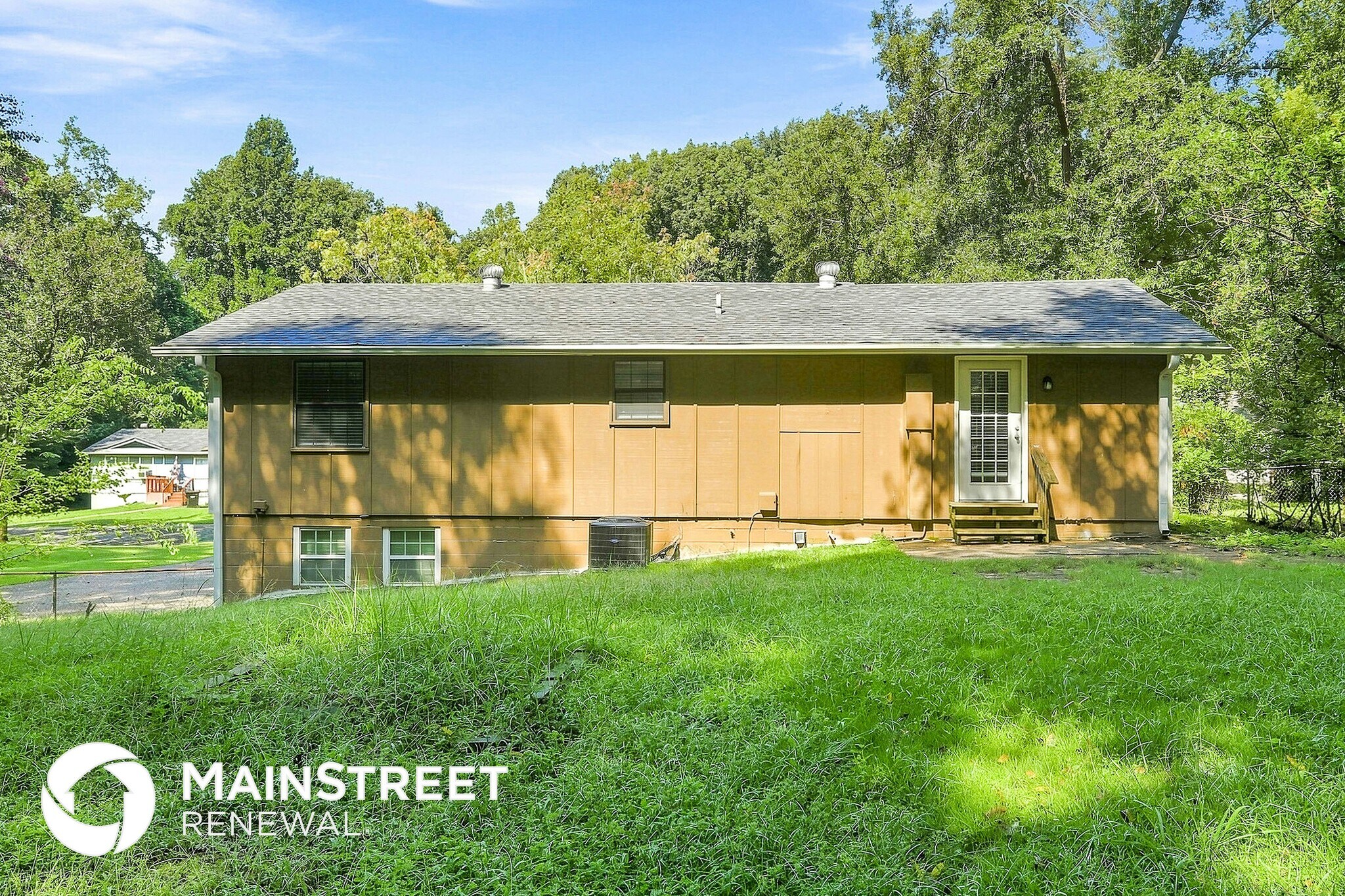Building Photo - 5057 Oak Leaf Cir