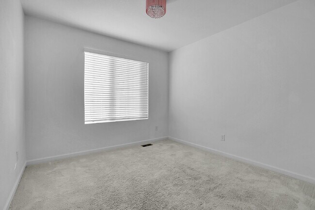 Building Photo - $3,050.00, 4-bed, 3.5-bath, located in Aurora with beautiful finishes.