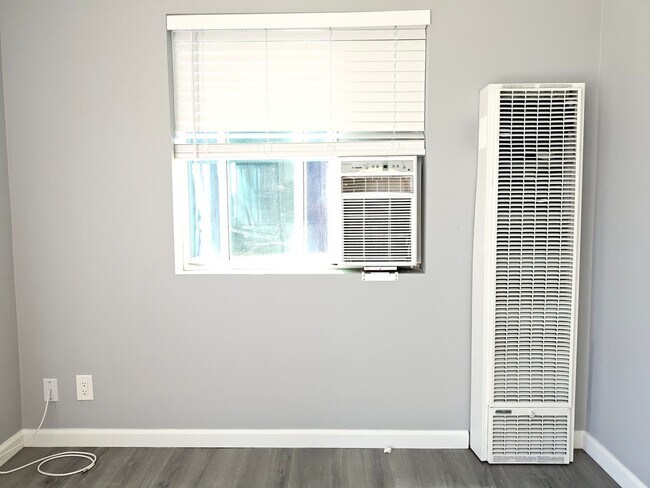 Building Photo - 1 Bedroom 1 Bath Studio For Rent in City H...
