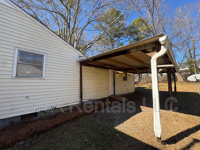 Building Photo - 1826 Clearwater Dr SE