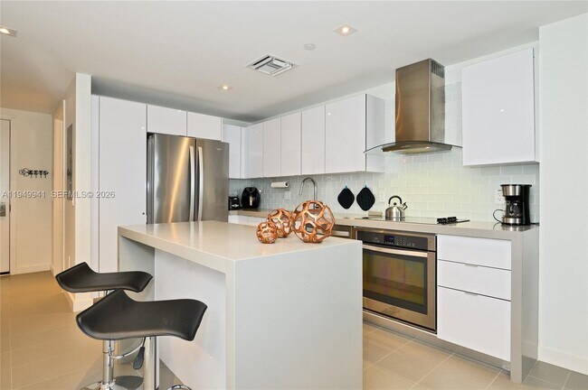 Building Photo - 1600 NE 1st Ave