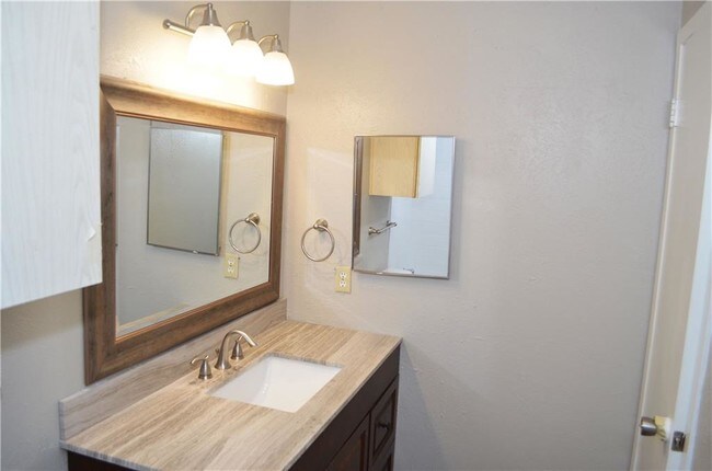 Building Photo - 4634 Country Creek Dr