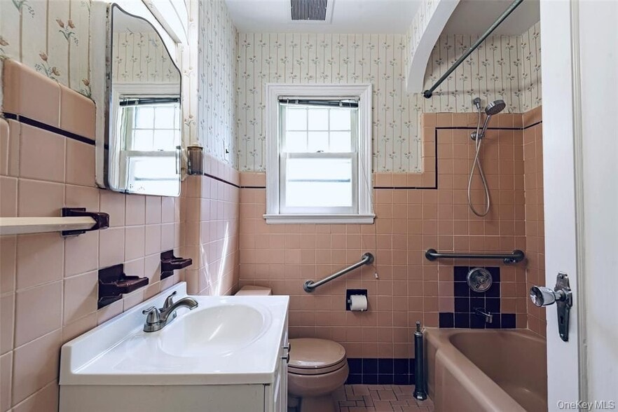 Building Photo - 147 Nugent St