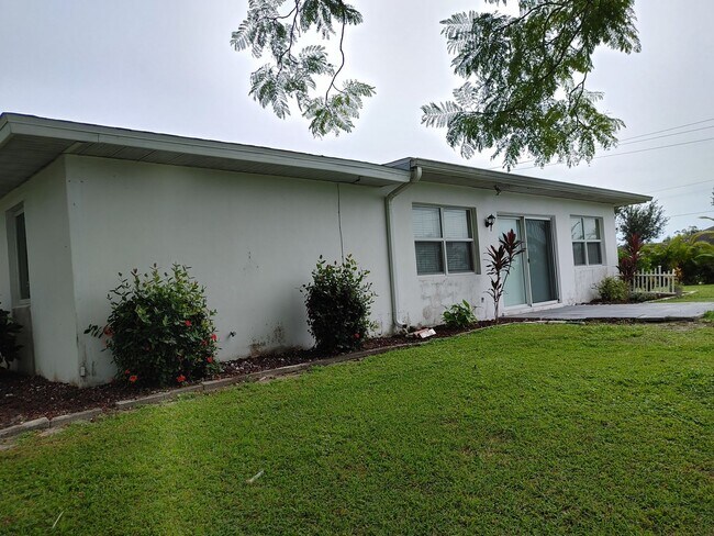 Building Photo - 6498 Fabian Rd
