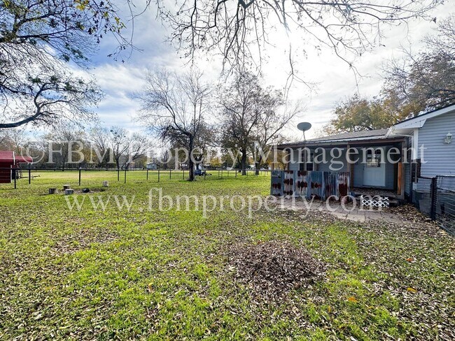 Building Photo - 605 Normandy - Charming 4 Bedroom, 2 Bathr...