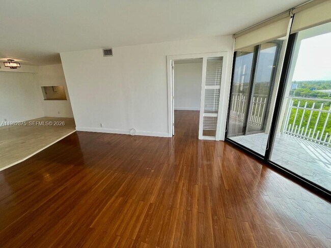 Building Photo - 1000 Quayside Terrace