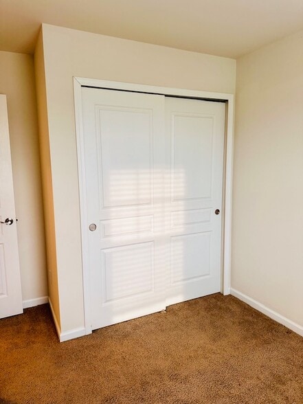 BedRoom-2 - 863 Barclay Cir