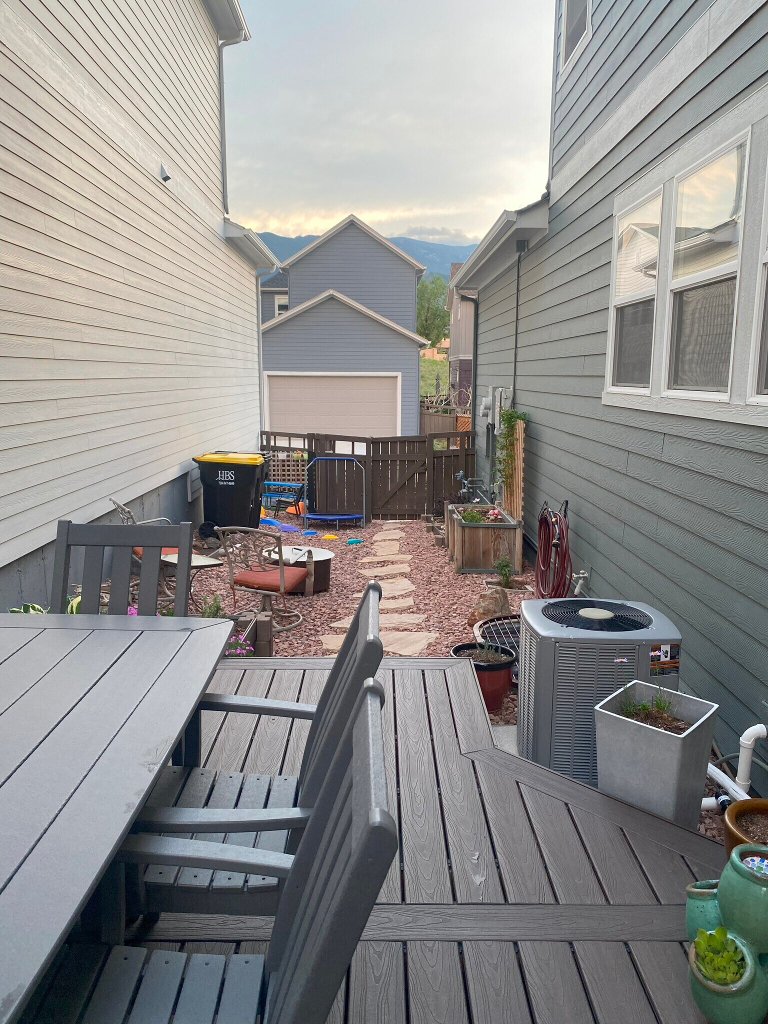 Sideyard - 168 Mayflower Park Pl
