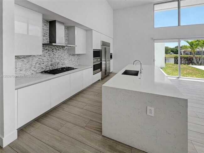 Building Photo - 16582 Botaniko Dr S