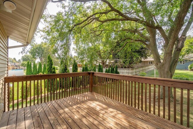 Building Photo - 418 Colby Rd