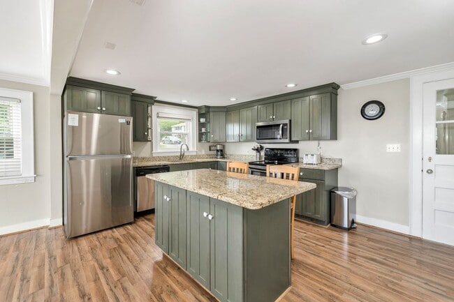 Building Photo - Beautiful Home On Lake Winnipesaukee