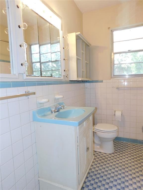 Building Photo - 5725 E University Ave