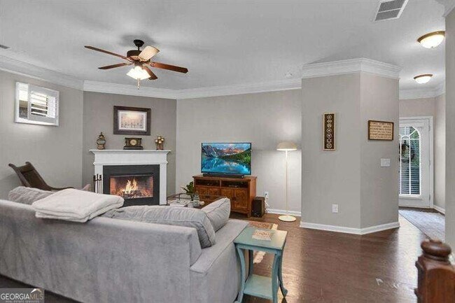 Building Photo - 307 Lakeside Ln