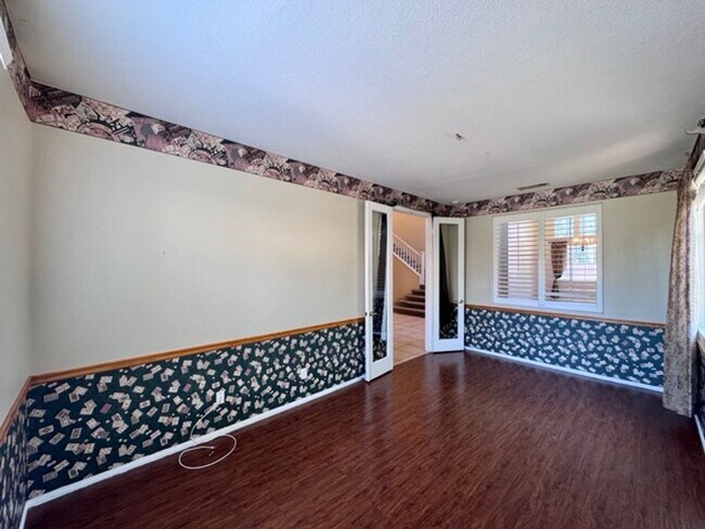 Building Photo - Murrieta Home with 6 Bedrooms plus a Bonus...