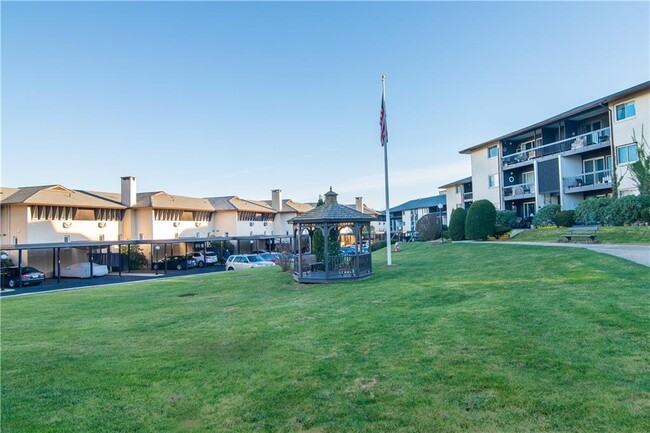 Building Photo - 400 Narragansett Pkwy