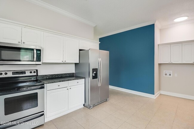 Building Photo - 410 Old Spanish Trail