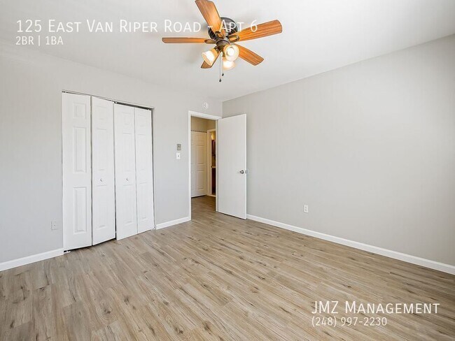 Building Photo - 125 E Van Riper Rd