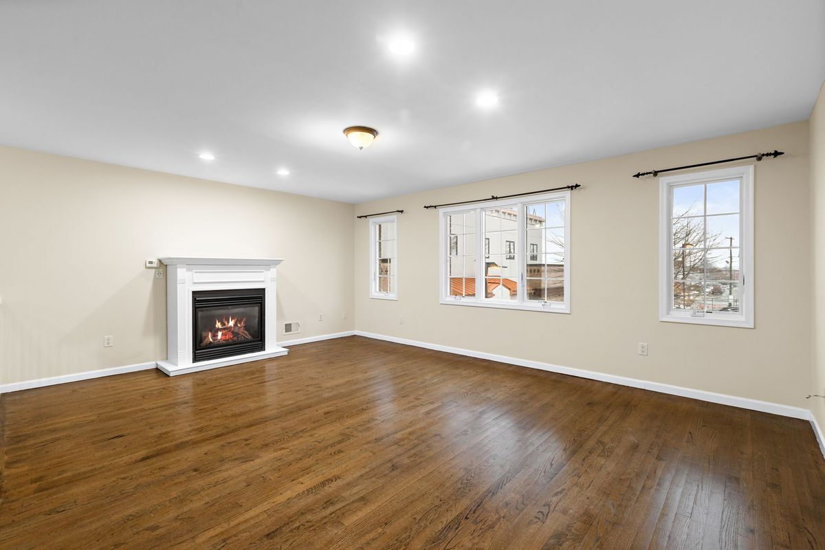 Building Photo - 12 Liberty Ct.