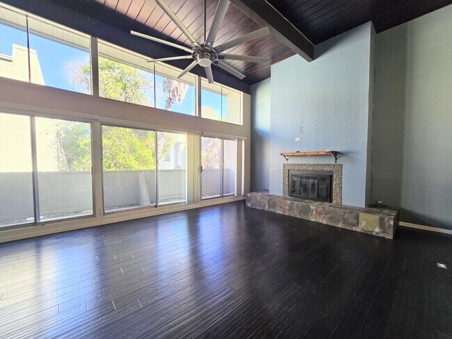 Building Photo - 3103 Eisenhauer Rd