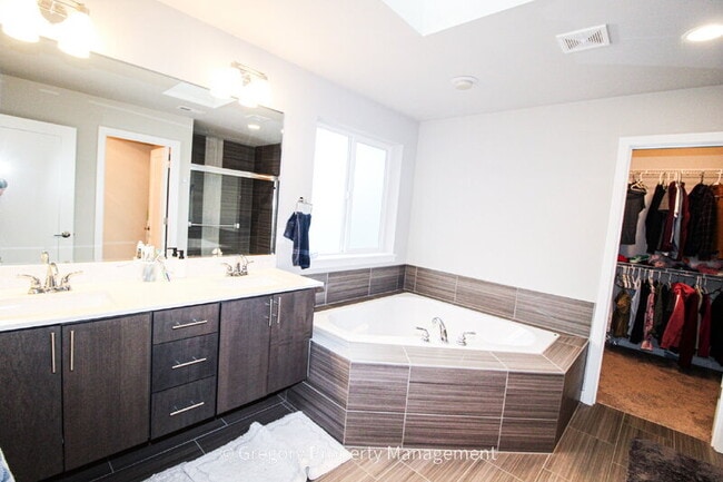 Building Photo - 19209 8th Ave W