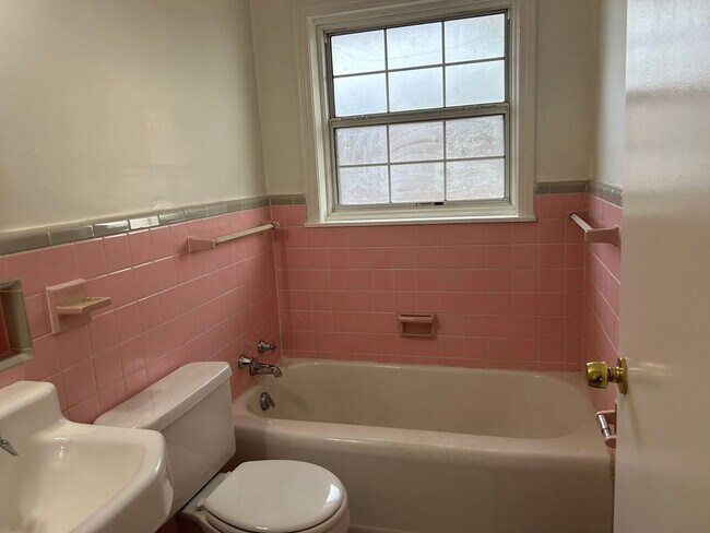 Building Photo - 114 Lookout Cir SW