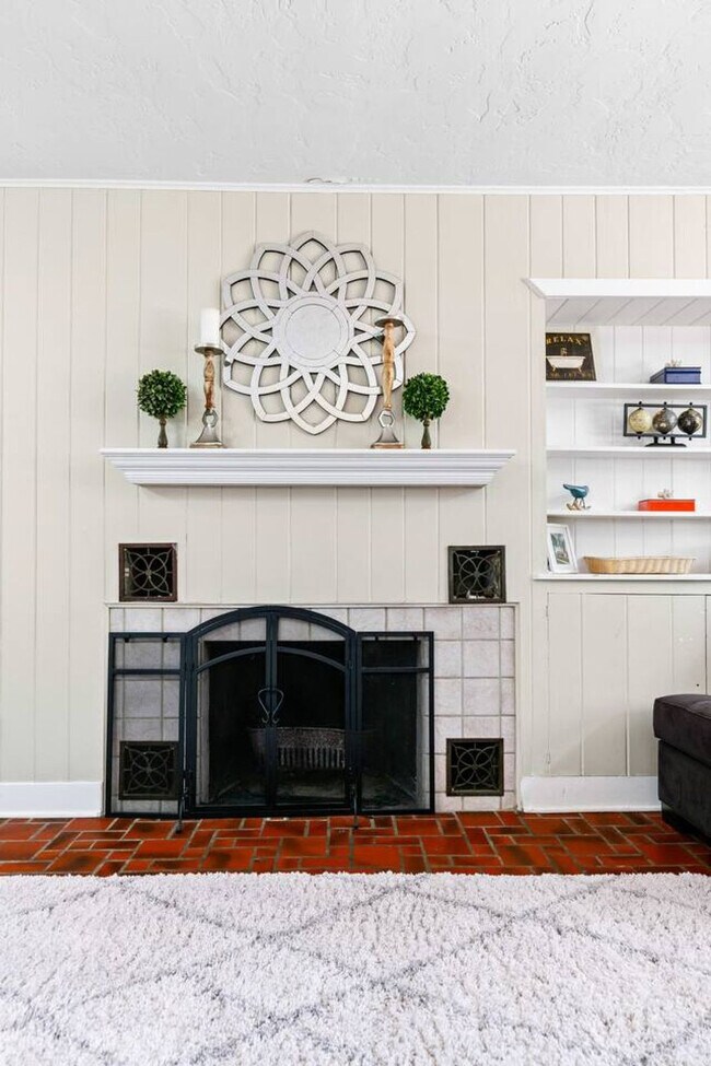 Building Photo - 1929 NW 7th Ln