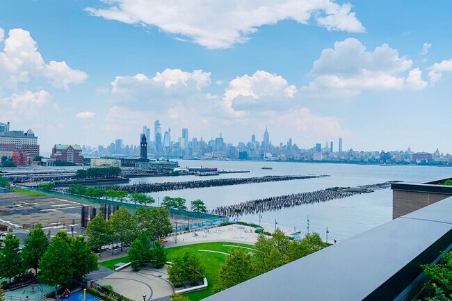 Building Photo - 2 Shore Ln