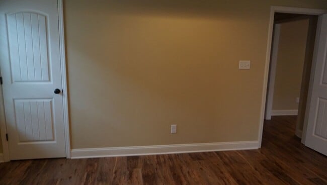 Building Photo - Beautiful and convenient