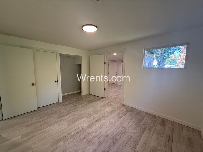 Building Photo - Unique 1 Bed / 1 Bath Duplex in Convenient Spokane Location!
