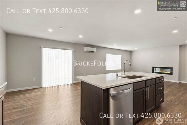 Building Photo - 9502 18th Ave W