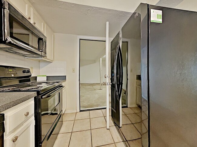 Building Photo - 18007 Autumn Trails Ln