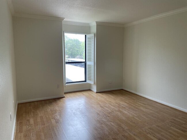 Building Photo - 1100 Augusta Dr