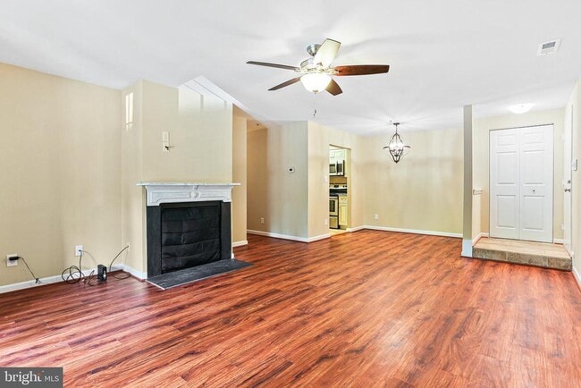 Building Photo - 4934 Columbia Rd