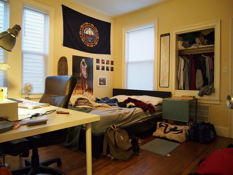 Building Photo - 731 Parker St