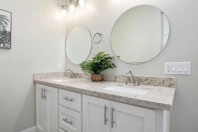 Building Photo - 943 Gulf Shores Dr