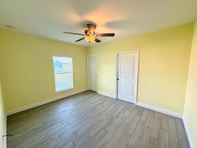 Building Photo - 621 E Virginia Ave