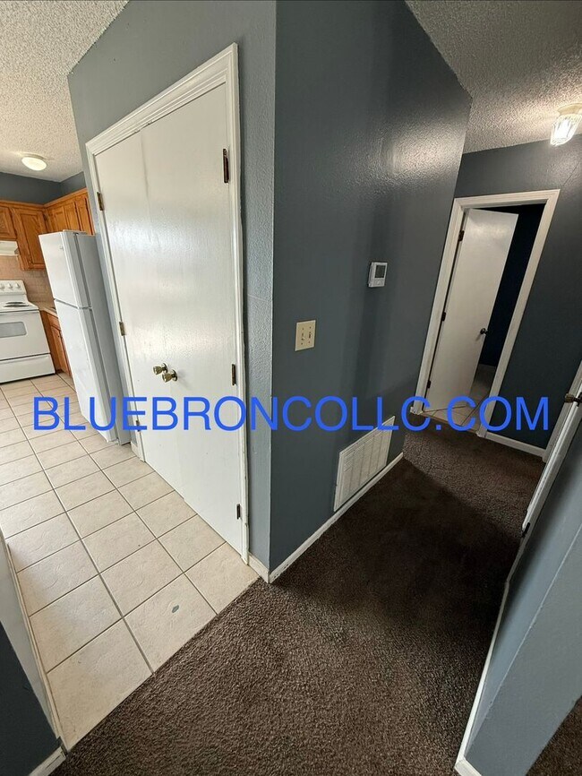 Building Photo - Cute 2 bedroom 1 bathroom home with a 1 car garage