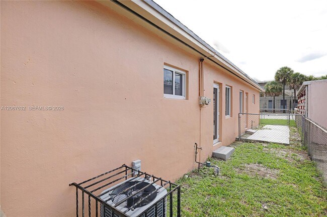 Building Photo - 1202 NW 34th St