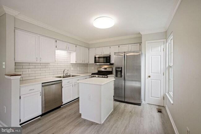 Building Photo - 7409 Gadsby Square