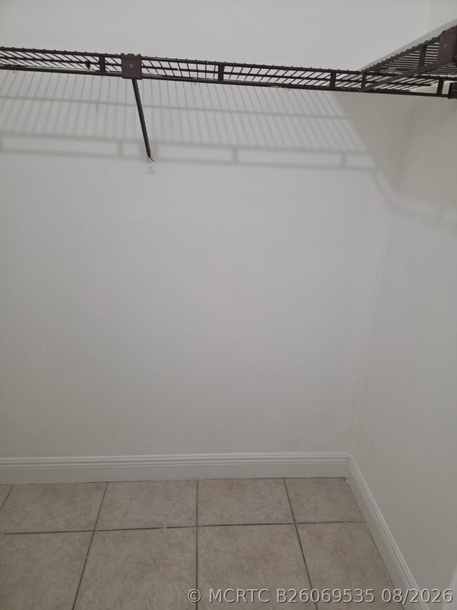 Building Photo - 2401 Riverside Dr