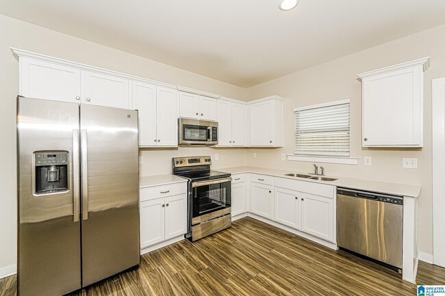 Building Photo - 98 Kings Wy